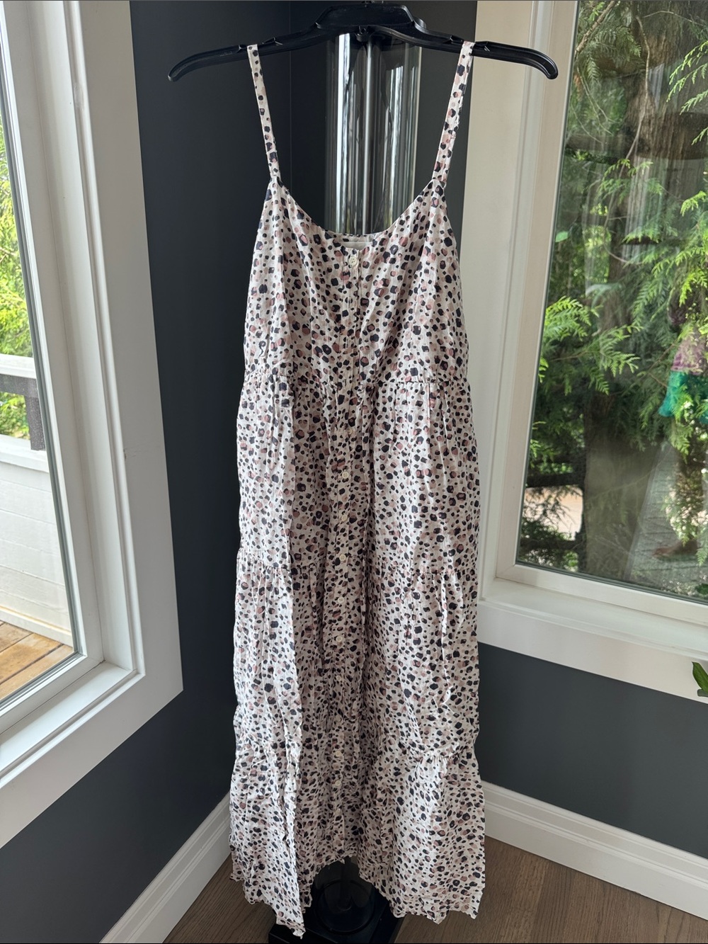 XiRENA Pink and Black Leopard Print Blouse